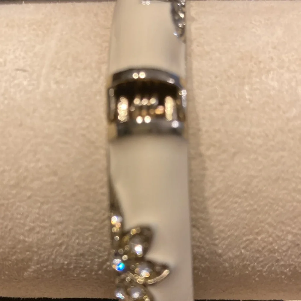 Elegant Tommy Bahama Cream Enamel Crystal Bangle Bracelet - Picture 3 of 4